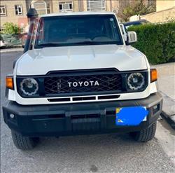 تويوتا لاند كروزر 70 بيك اب